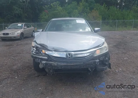 2017 Honda Accord Lx z USA, uszkodzony, nr VIN 1HGCR2F35HA240975